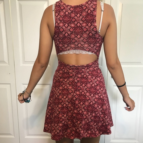 Red skater dress back cut out - Picture 2 of 2